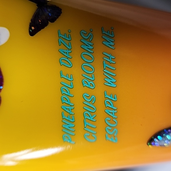 Victoria's Secret Tropic Heat Body Lotion - Picture 5 of 8